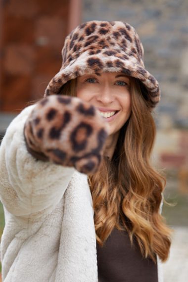 _0035_Fellhut Leo - Fellhandschuh Leo